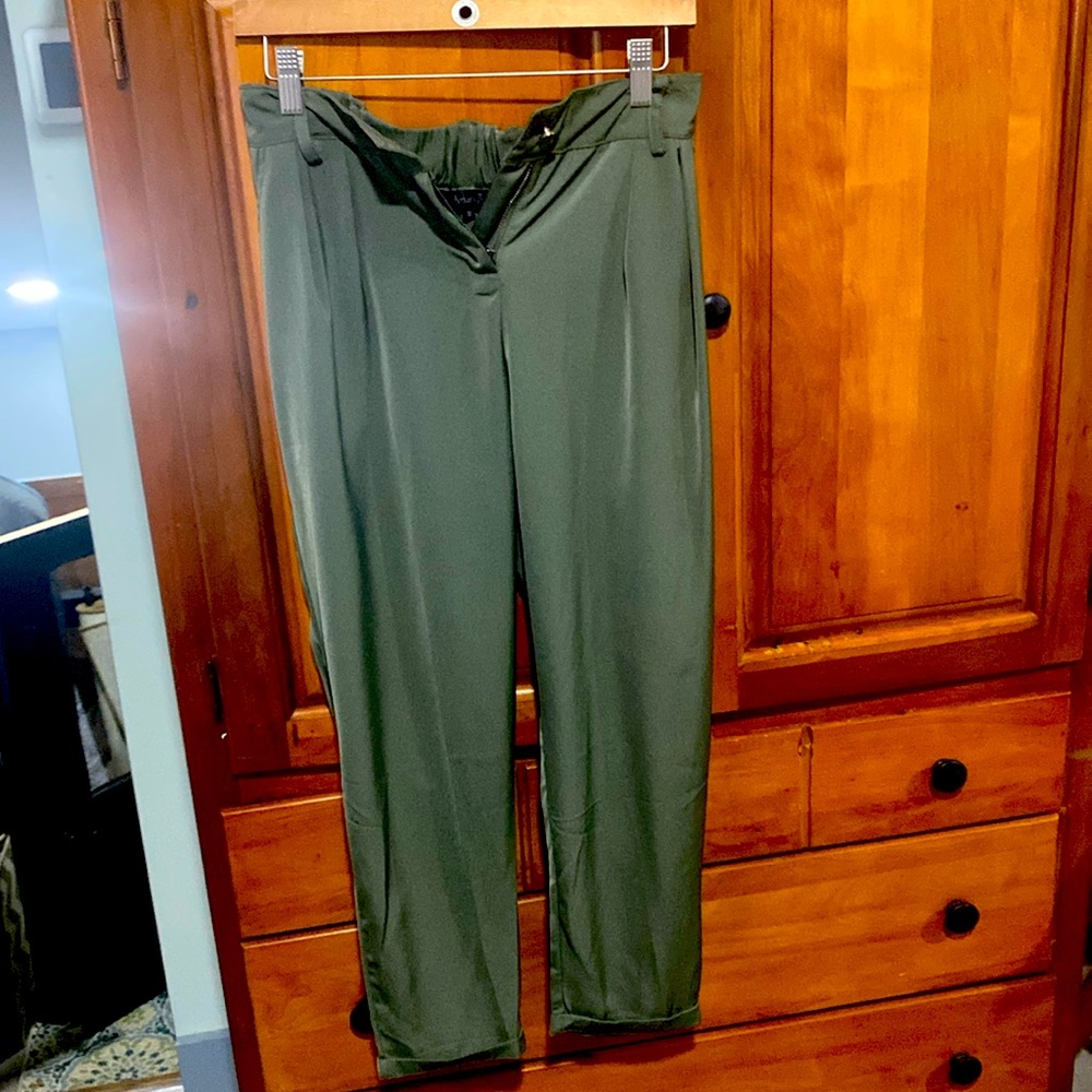 AMARYLLIS APPAREL• Size S• Olive Green Silky Wide Leg Trouser Cropped Pant